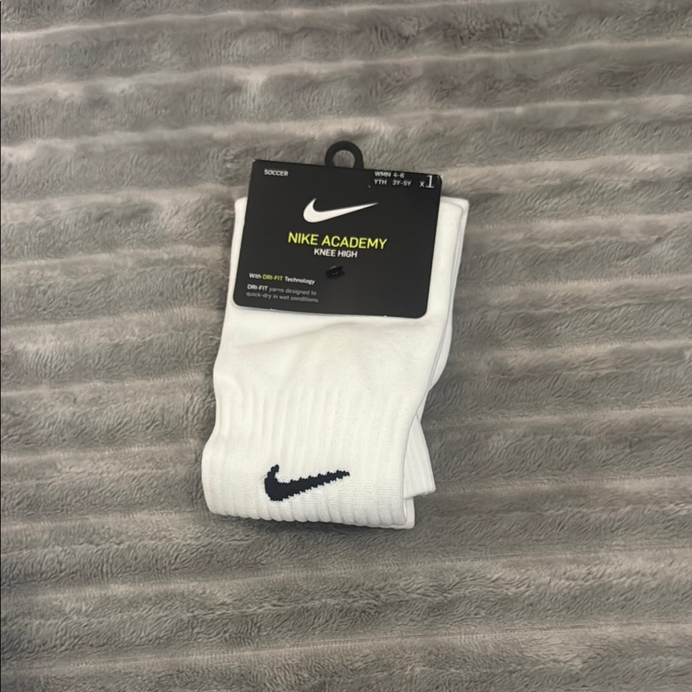 Nike White Athletic Socks Performance Comfort